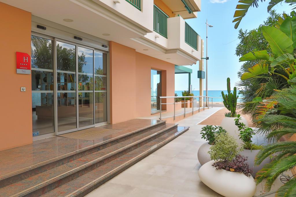 This summer... head to Menton!