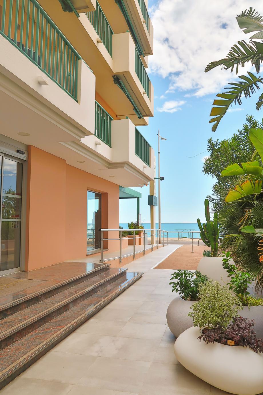 Hôtel Princess et Richmond - This summer... head to Menton!